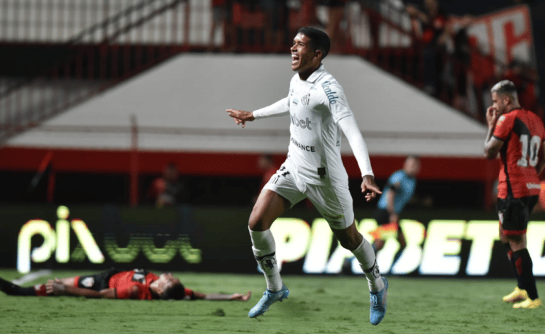 Santos vence o Atl&eacute;tico-GO: confira os melhores momentos