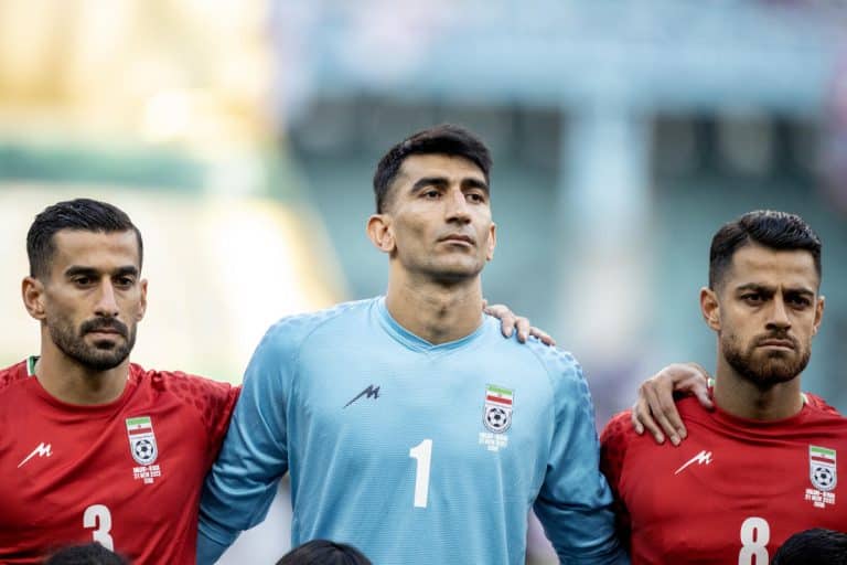Goleiro da Sele&ccedil;&atilde;o Iraniana com suspeita de traumatismo craniano