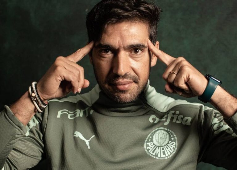 Abel Ferreira ganha pr&ecirc;mio de personalidade do ano