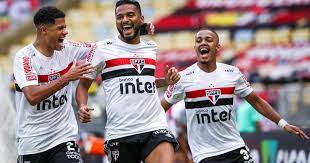 Vasco entra na briga por lateral do S&atilde;o Paulo