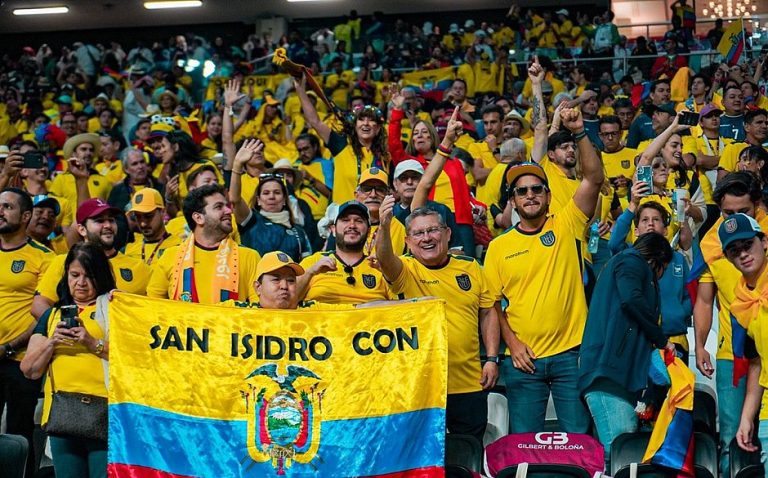 Torcedores do Equador cantam contra proibi&ccedil;&atilde;o da FIFA