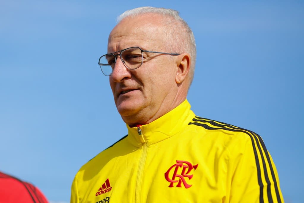 Dorival J&uacute;nior nega proposta de time brasileiro: &ldquo;N&atilde;o teve consulta&rdquo;