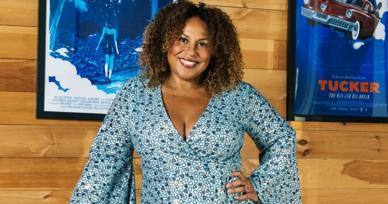 Filha do Rei do futebol tranquiliza f&atilde;s em mensagem