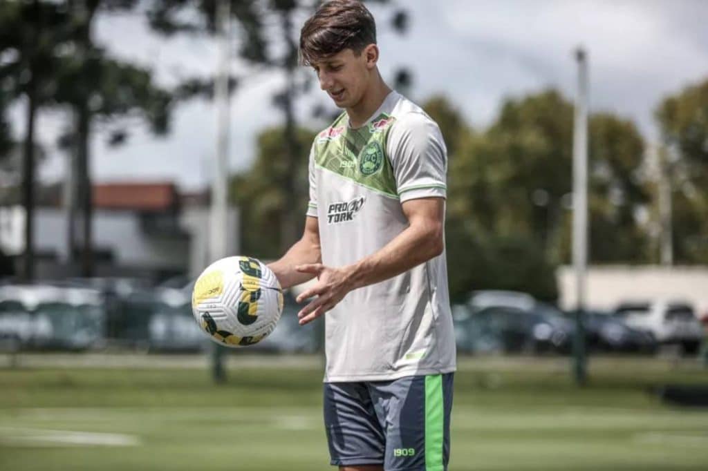 Vasco pode ter retorno de meia para a pr&oacute;xima temporada