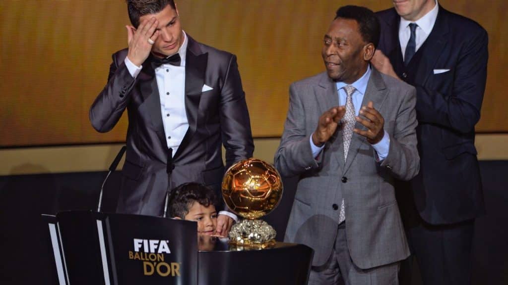 Cristiano Ronaldo &eacute; premiado pela Funda&ccedil;&atilde;o Pel&eacute; por ser exemplo dentro e fora dos gramados