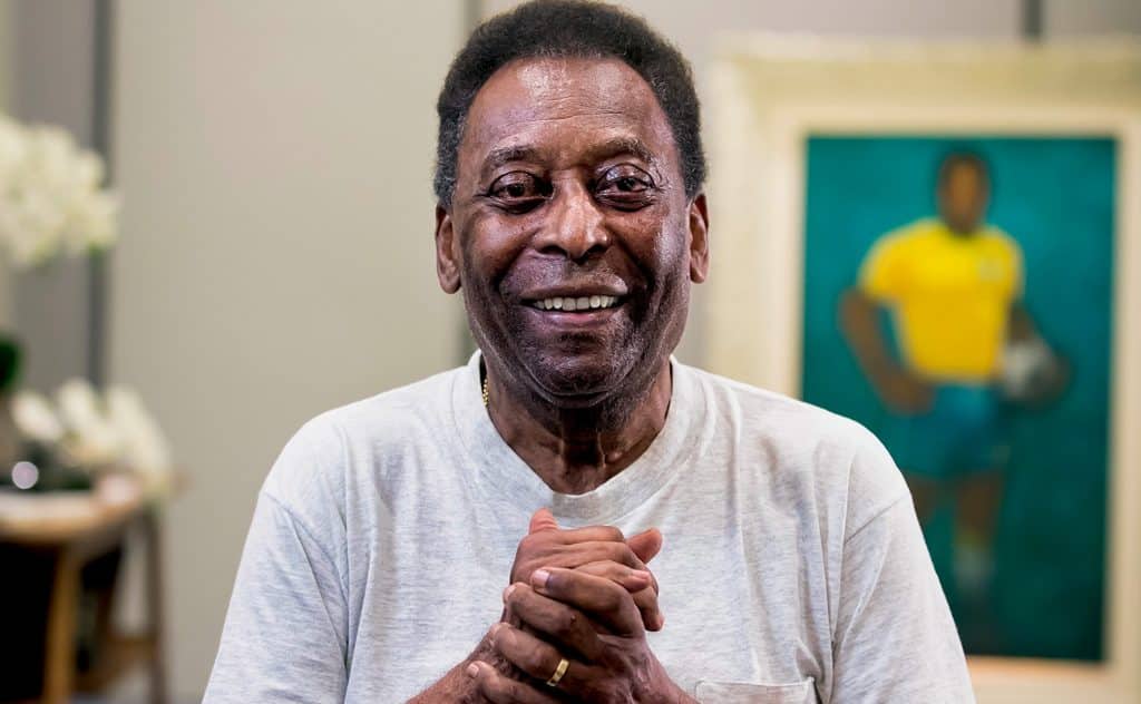 Pel&eacute; &eacute; internado e passa por exames em S&atilde;o Paulo; situa&ccedil;&atilde;o &eacute; delicada