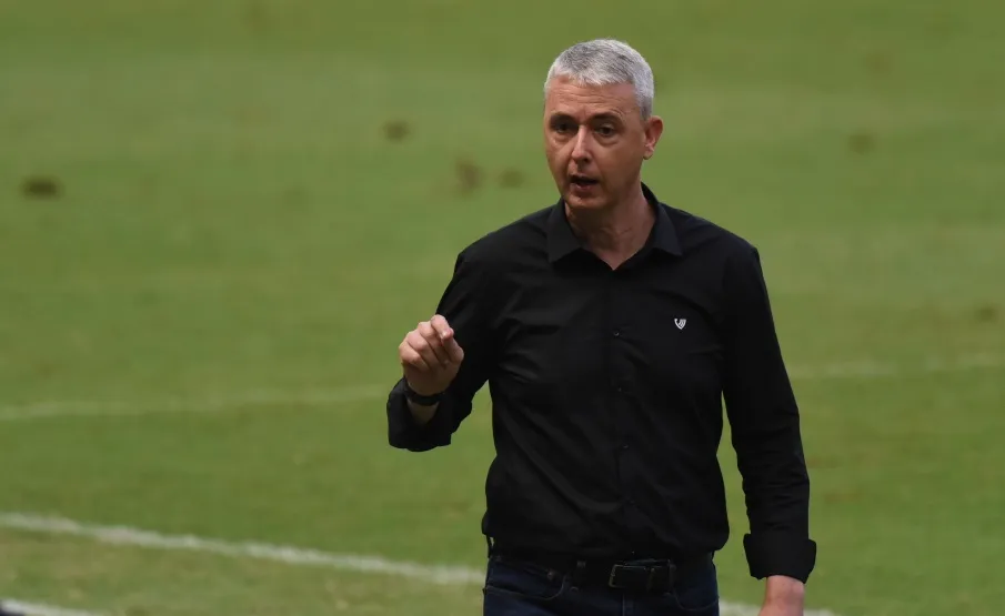 Tiago Nunes aceita proposta de equipe sul-americana; veja