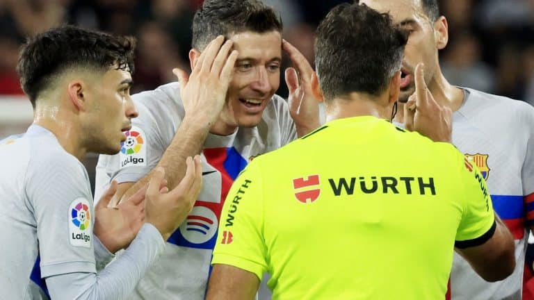 Robert Lewandowski faz &ldquo;promessa de Rom&aacute;rio&rdquo; e fala de pol&ecirc;mica com &aacute;rbitro