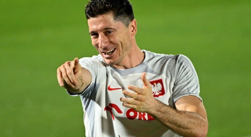 Lewandowski n&atilde;o descarta jogar na Copa do Mundo em 2026