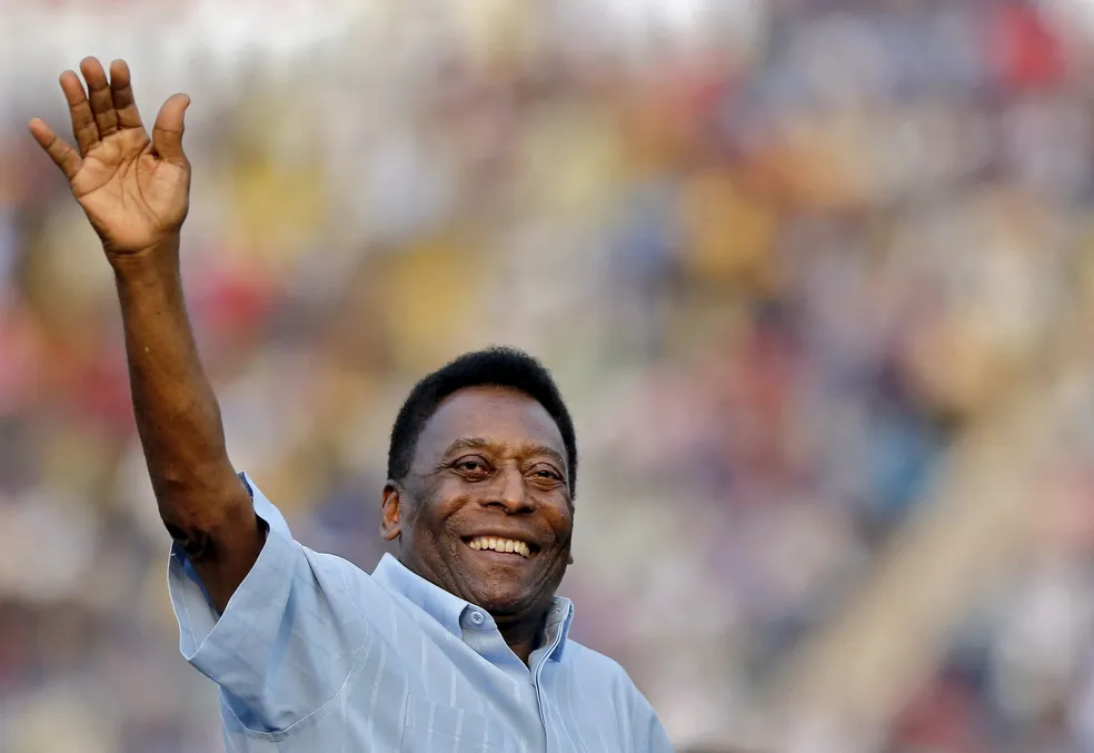 Monumentos e est&aacute;dios homenageiam Pel&eacute;