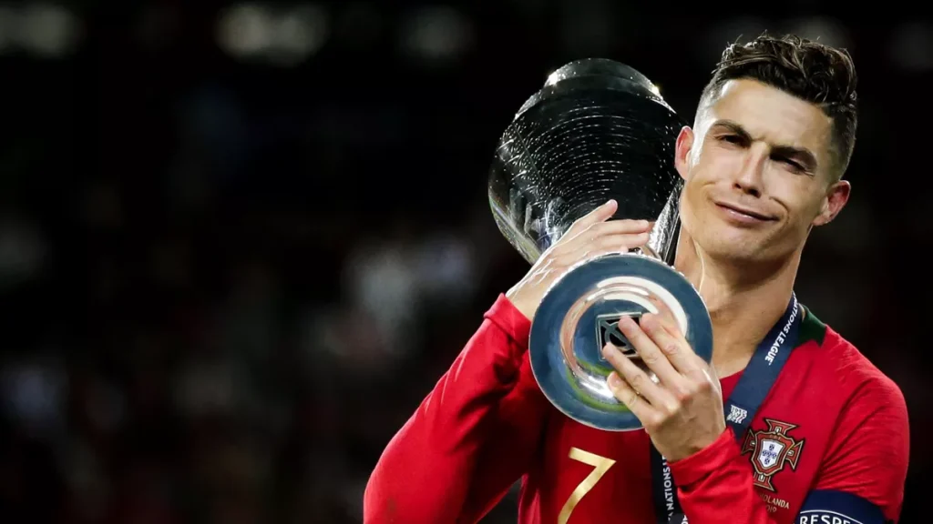 Cristiano Ronaldo n&atilde;o ir&aacute; se aposentar e faz planos para Eurocopa 2024