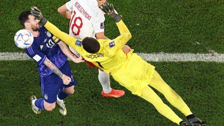 VAR d&aacute; mais um p&ecirc;nalti para Argentina e nasce pol&ecirc;mica