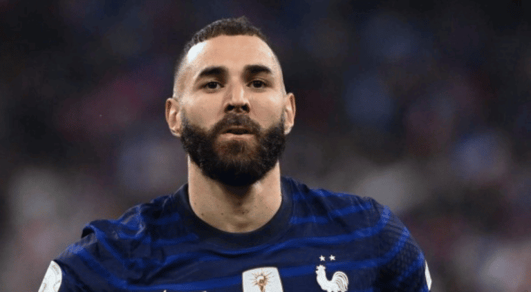 Benzema quebra o sil&ecirc;ncio e manda recado aos companheiros de sele&ccedil;&atilde;o