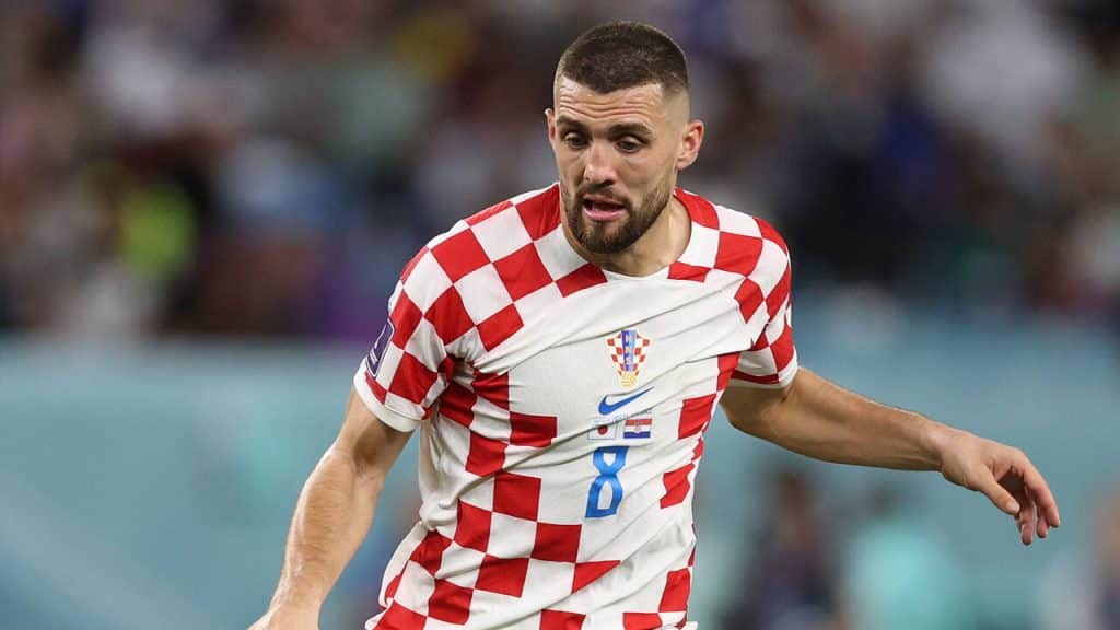 Craque da Cro&aacute;cia mostra les&atilde;o no rosto feita durante treinamento