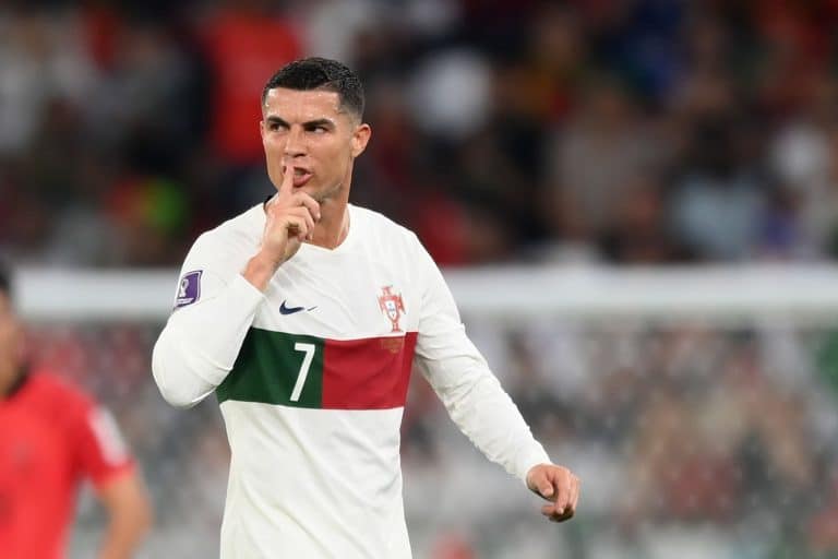 Cristiano Ronaldo se envolve em pol&ecirc;mica em partida contra a Coreia do Sul