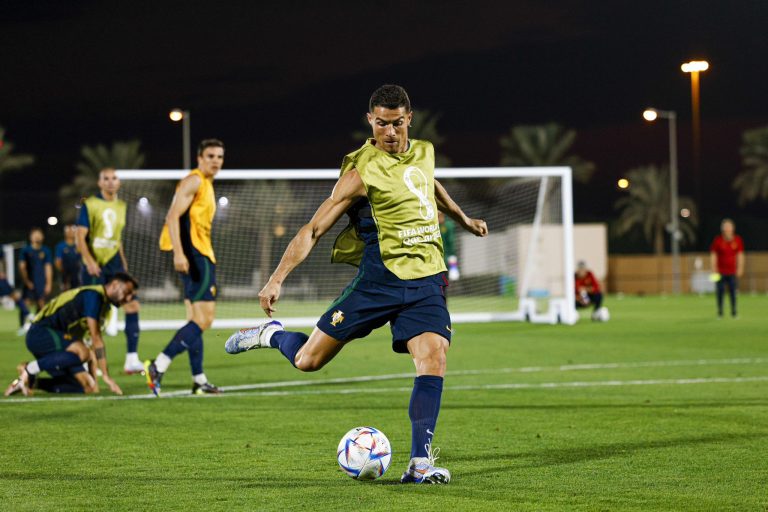 Comentarista se mostra solid&aacute;rio a Cristiano Ronaldo