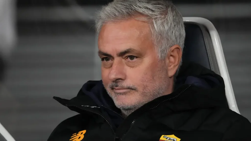 Intermedi&aacute;rio da Sele&ccedil;&atilde;o Brasileira tem encontro com Jos&eacute; Mourinho