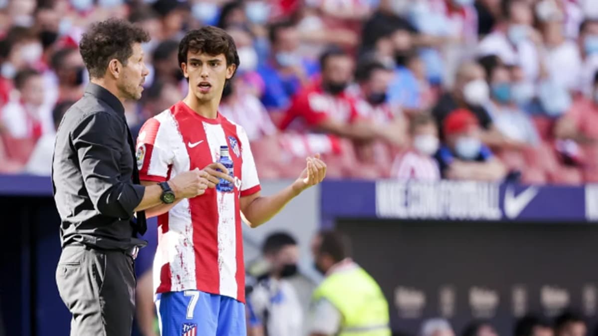 Problemas entre Simeone e Jo&atilde;o F&eacute;lix motivaram a opera&ccedil;&atilde;o no mercado da Bola. Foto: Reprodu&ccedil;&atilde;o / Twitter