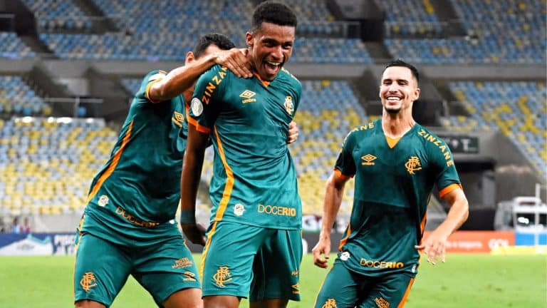 S&atilde;o Paulo anuncia novo refor&ccedil;o de forma inusitada, confira