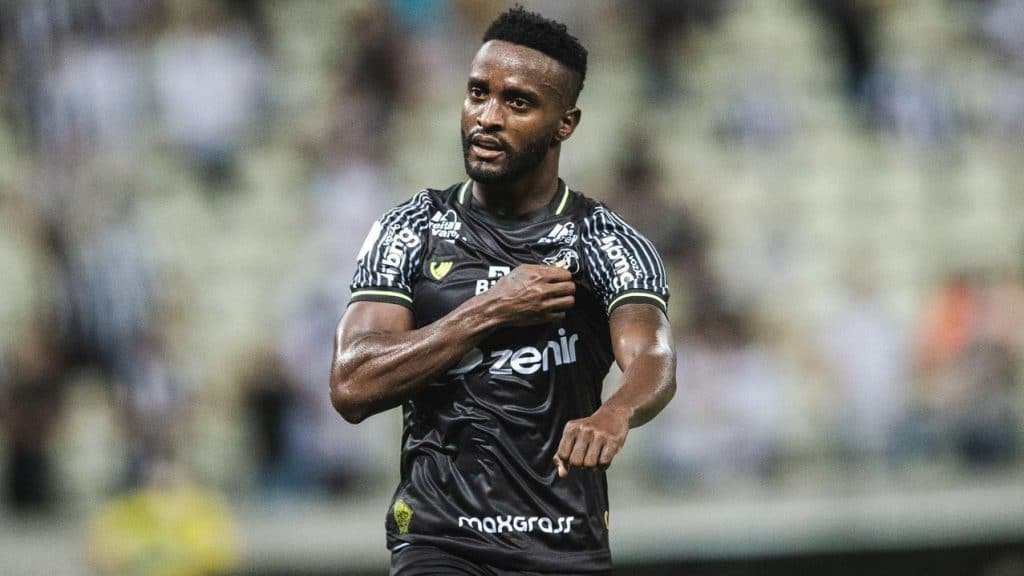 Santos anuncia a contrata&ccedil;&atilde;o de atacante estrangeiro