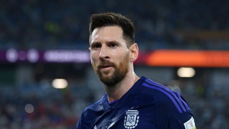Jogador da Pol&ocirc;nia revela aposta feita com Messi