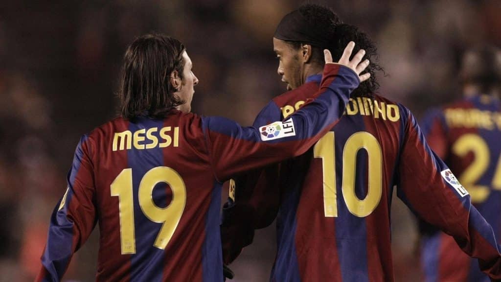 Ronaldinho Ga&uacute;cho cr&ecirc; que Messi jogar&aacute; at&eacute; 50 anos
