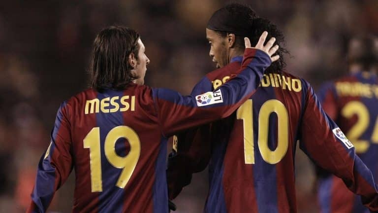Ronaldinho Ga&uacute;cho cr&ecirc; que Messi jogar&aacute; at&eacute; 50 anos
