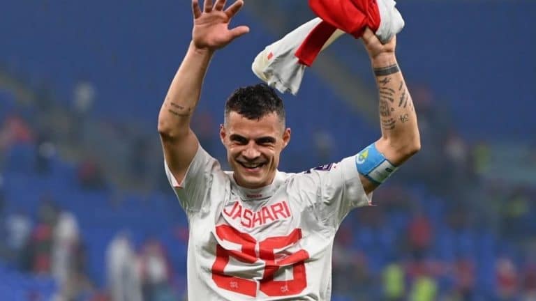 Tens&atilde;o na Copa: craque da Su&iacute;&ccedil;a, Xhaka enfurece jogadores da S&eacute;rvia; saiba o porqu&ecirc;