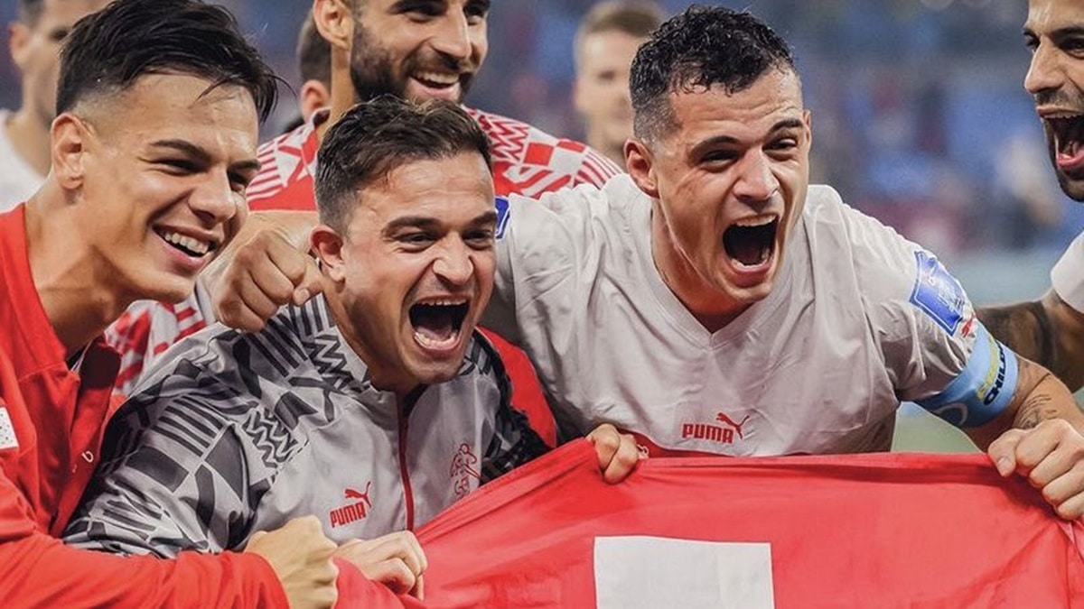 Jashari, Shaqiri e Xhaka, da Su&iacute;&ccedil;a. Foto: Divulga&ccedil;&atilde;o / Reprodu&ccedil;&atilde;o / Twitter