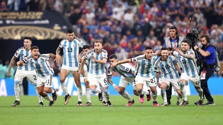 Jogadores celebram t&iacute;tulo da Sele&ccedil;&atilde;o Argentina