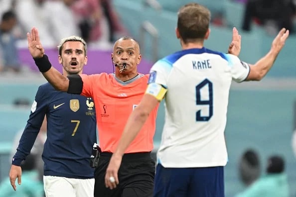 &Aacute;rbitros sul-americanos roubam a cena na Copa do Mundo