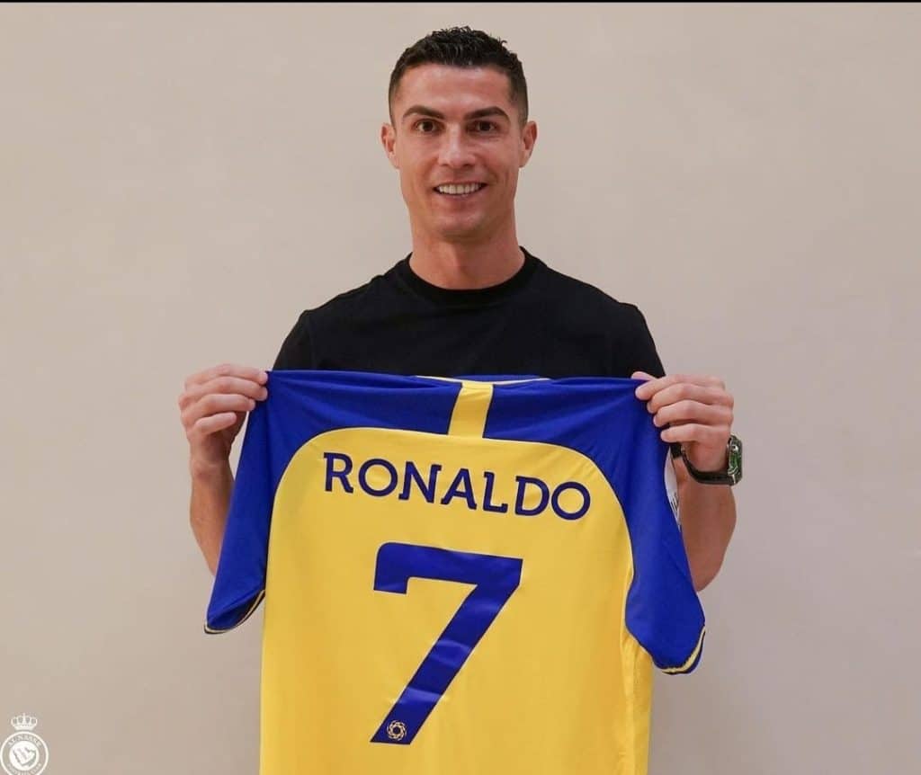Cristiano Ronaldo fecha com Al-Nassr e ser&aacute; o atleta mais bem pago
