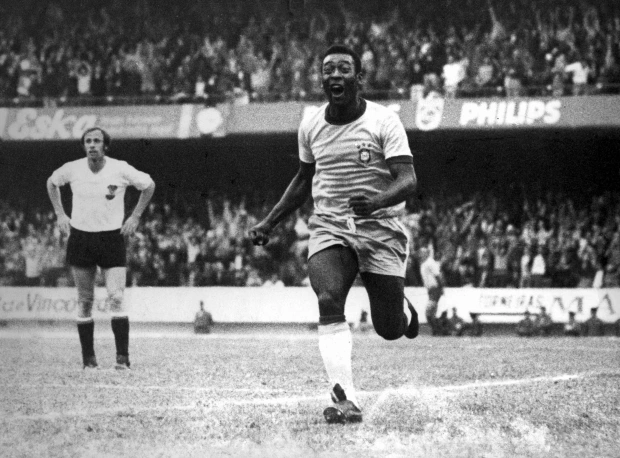 Pel&eacute;, o pioneiro dos dribles no futebol