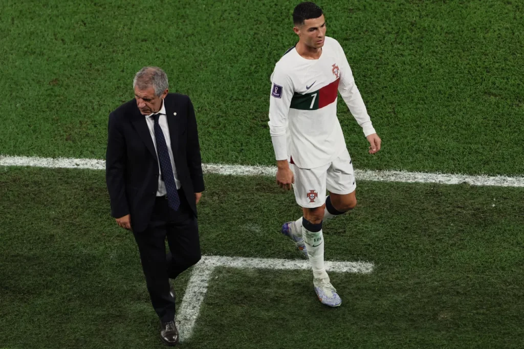 T&eacute;cnico de Portugal se irrita e dispara: &ldquo;Deixem o Cristiano Ronaldo em paz&rdquo;