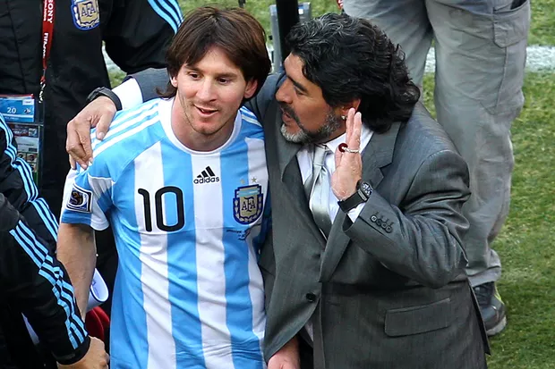 Messi dedica t&iacute;tulo a Maradona:&rdquo;Ele nos encorajou do c&eacute;u&rdquo;