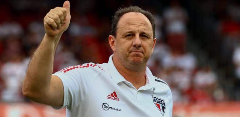 Rog&eacute;rio Ceni se irrita com sa&iacute;da de jogador para o Vasco