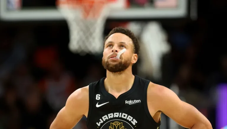 Curry faz cesta do meio da quadra, mas Warriors perde para o Celtics na prorroga&ccedil;&atilde;o