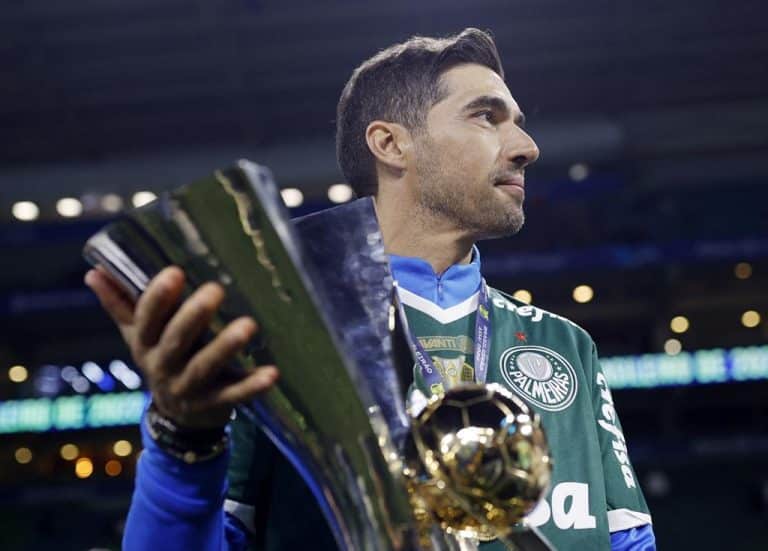 Abel Ferreira alcan&ccedil;a marca hist&oacute;rica no futebol brasileiro