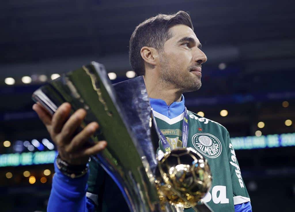 Abel Ferreira alcan&ccedil;a marca hist&oacute;rica no futebol brasileiro