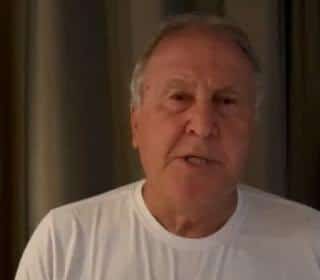 Zico se revolta com c&acirc;nticos de deboche &agrave; Pel&eacute; &ldquo;Espero que parem&rdquo;