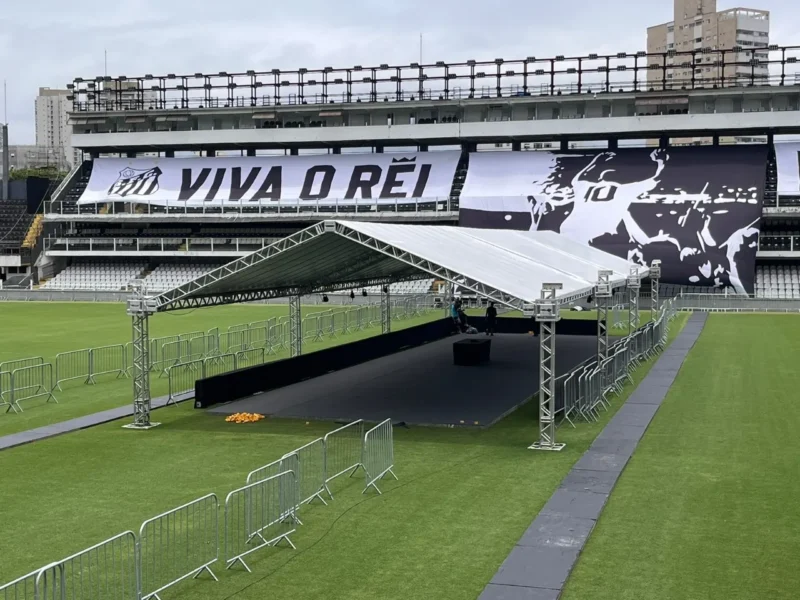 Santos agradece aos que participaram da despedida de Pel&eacute;