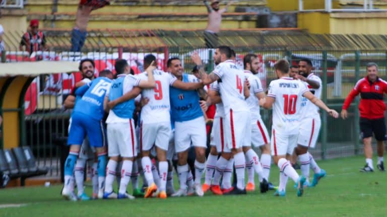 Atacante investigado por estupro tem contrata&ccedil;&atilde;o criticada por torcedores: &ldquo;&Eacute; uma vergonha&rdquo;