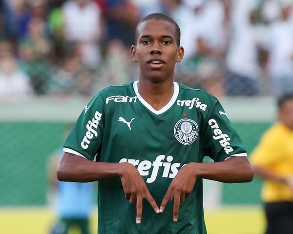 Est&ecirc;v&atilde;o &eacute; a nova promessa do Palmeiras
