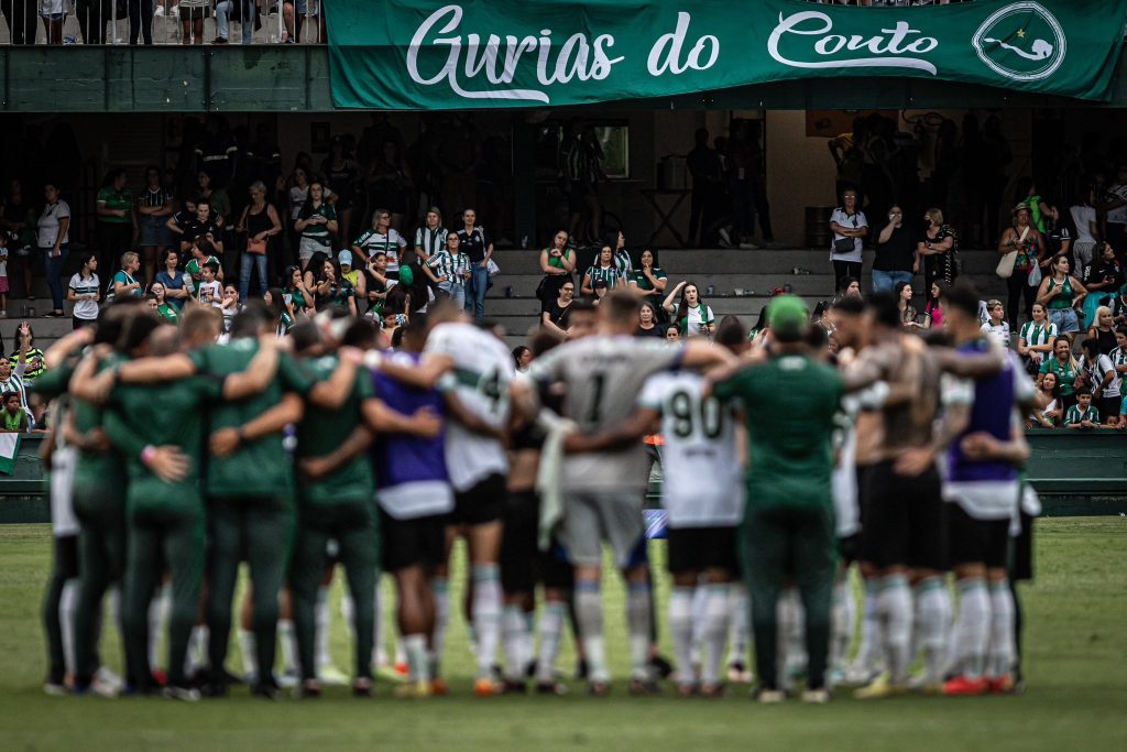 Gurias do Couto marca presen&ccedil;a no jogo de estreia do Coritiba; confira