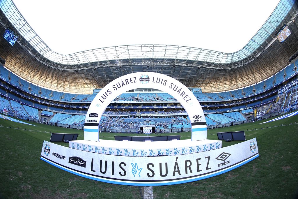 Luis Su&aacute;rez chegou ao Gr&ecirc;mio! Confira festa de apresenta&ccedil;&atilde;o