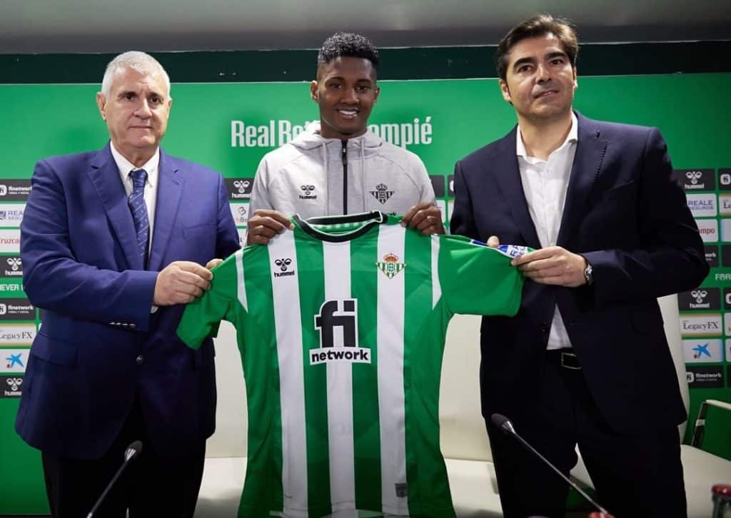Real Betis anuncia contrata&ccedil;&atilde;o de jovem promessa ex-Athletico-PR