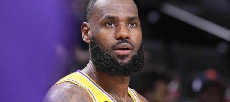 Camisa de LeBron James &eacute; leiloada; confira o valor