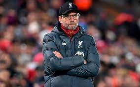 Klopp reclama da arbitragem e diz que &eacute; como falar com micro-ondas