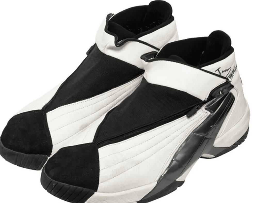 Camisa de LeBron James &eacute; leiloada; confira o valor