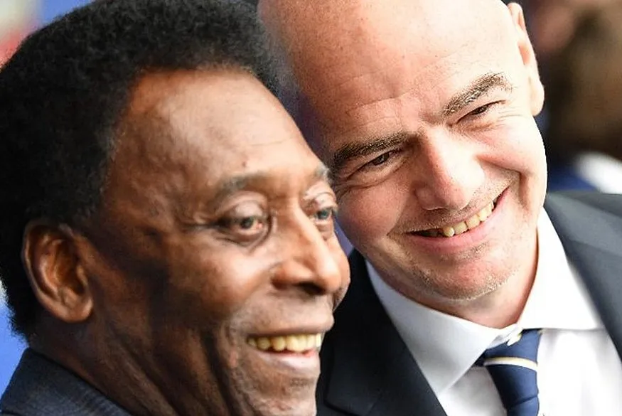 Em carta aberta, presidente da Fifa se despede de Pel&eacute;